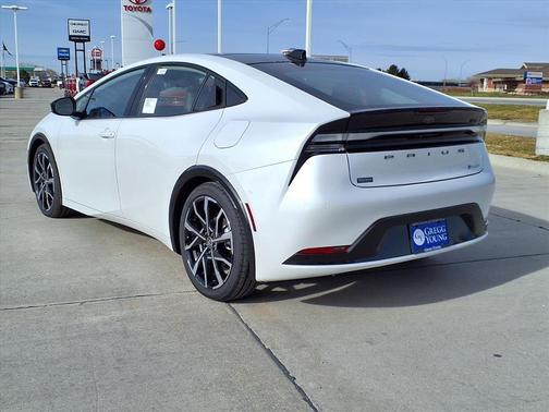 Wind Chill Pearl 2026 Toyota Prius Plug-In Hybrid XSE Premium