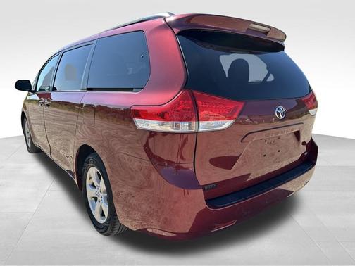Salsa Red Pearl 2014 Toyota Sienna LE