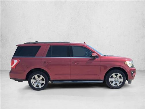 RUBY RED METALLIC TINTED CC 2018 Ford Expedition XLT