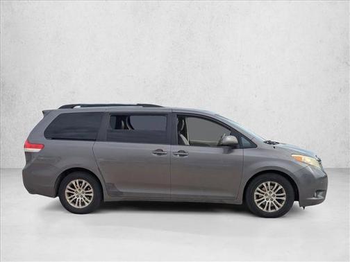 2011 Toyota Sienna XLE