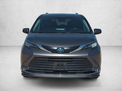 2021 Toyota Sienna XLE 8 Passenger