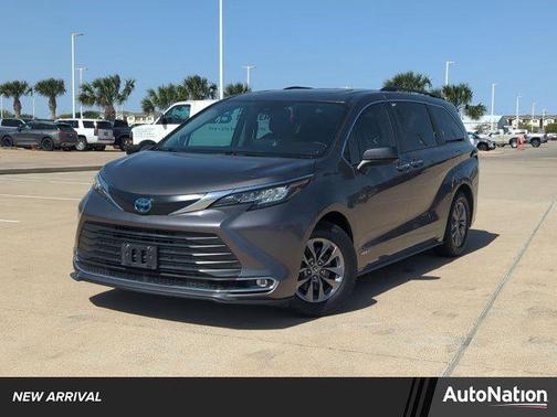 2021 Toyota Sienna XLE 8 Passenger