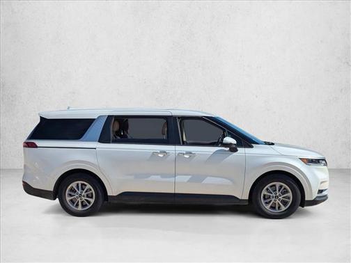 2023 Kia Carnival LX