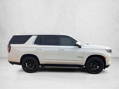 Iridescent Pearl Tricoat 2022 Chevrolet Tahoe LT