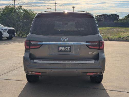 2021 INFINITI QX80 Luxe