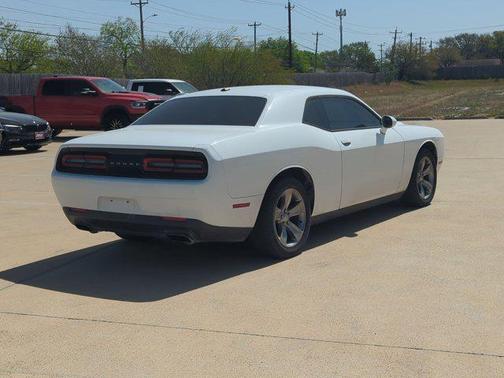 2016 Dodge Challenger SXT