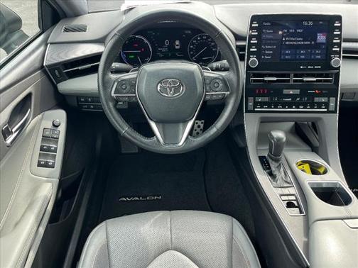2020 Toyota Avalon Hybrid XSE