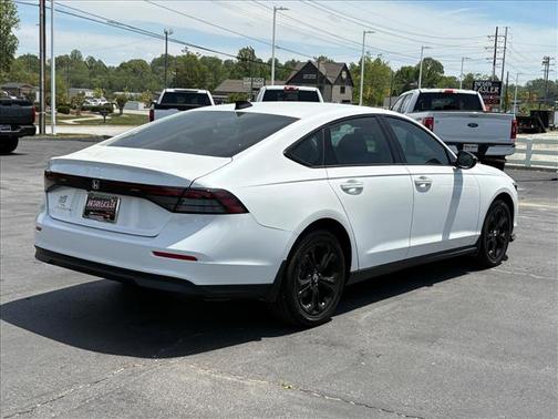 Platinum White Pearl 2025 Honda Accord SE