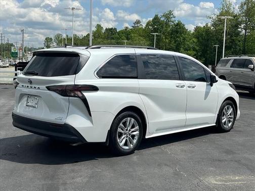 2023 Toyota Sienna XLE