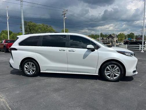 2023 Toyota Sienna XLE
