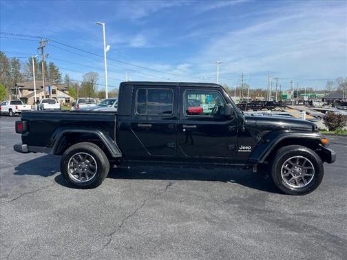 2023 Jeep Gladiator Overland