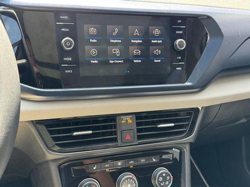 Silver Metallic 2023 Volkswagen Taos 1.5T SE