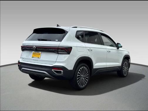 Pure White 2027 Volkswagen Taos SE