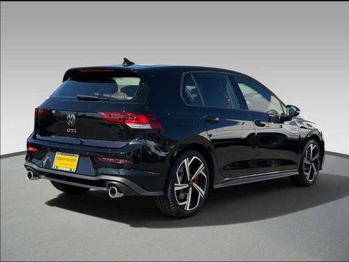 Mythos Black Metallic 2026 Volkswagen Golf GTI 2.0T SE DSG