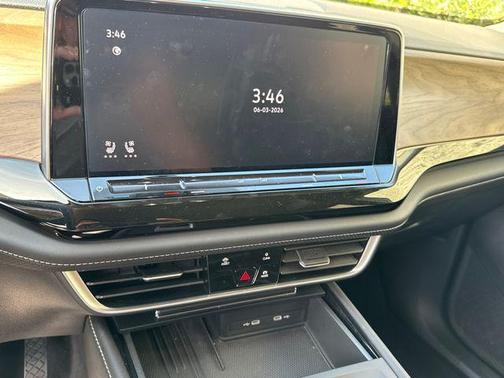 Pure White 2025 Volkswagen Atlas 2.0T SE