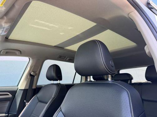 Pure White 2022 Volkswagen Atlas 3.6L SE w/Technology