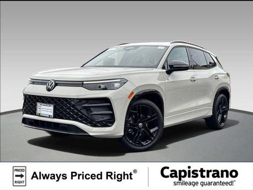 Sandstone 2026 Volkswagen Tiguan 2.0T SE R-Line Black