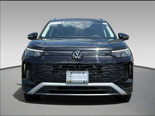 Deep Black 2025 Volkswagen Tiguan 2.0T SE