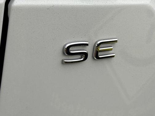 Pure White 2025 Volkswagen Atlas 2.0T SE