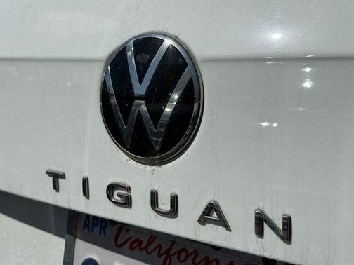 Pure White 2022 Volkswagen Tiguan 2.0T SE