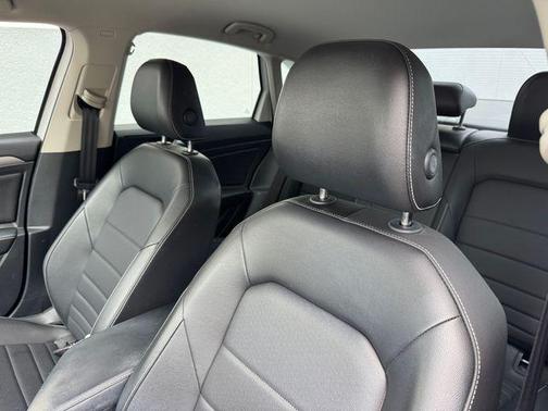 Deep Black Pearl 2022 Volkswagen Jetta 1.5T SE