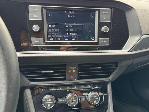 Deep Black Pearl 2022 Volkswagen Jetta 1.5T SE