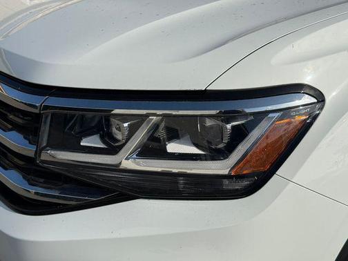 Pure White 2023 Volkswagen Atlas 3.6L SE w/Technology