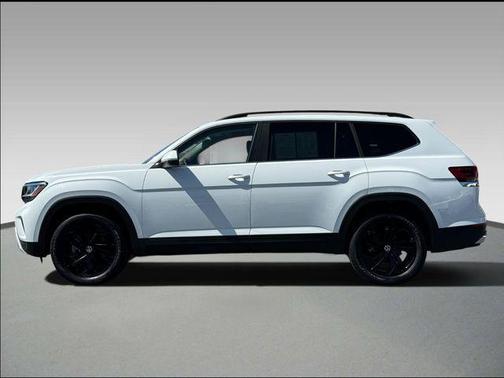 Pure White 2023 Volkswagen Atlas 3.6L SE w/Technology
