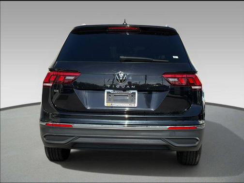 Deep Black 2023 Volkswagen Tiguan 2.0T SE