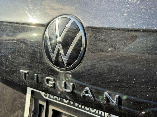 Deep Black 2023 Volkswagen Tiguan 2.0T SE