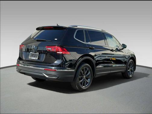 Deep Black 2023 Volkswagen Tiguan 2.0T SE