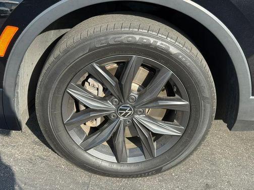 Deep Black 2023 Volkswagen Tiguan 2.0T SE
