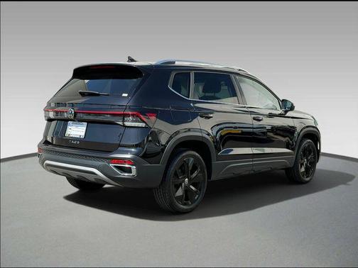 Deep Black 2025 Volkswagen Taos 1.5T SE