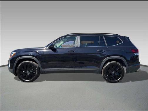 Deep Black 2026 Volkswagen Atlas 2.0T SE w/Technology