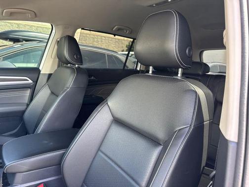 Pure White 2023 Volkswagen Atlas 3.6L SE w/Technology
