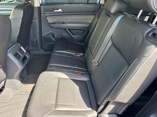 Pure White 2023 Volkswagen Atlas 3.6L SE w/Technology