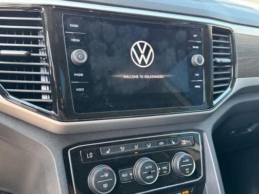 Pure White 2023 Volkswagen Atlas 3.6L SE w/Technology