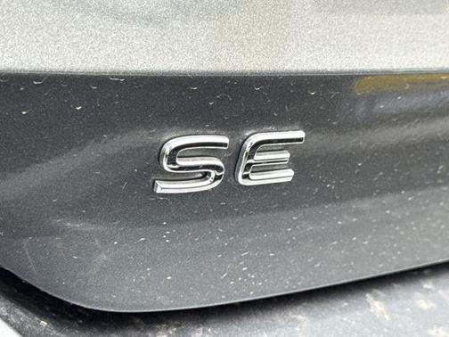 Platinum Gray Metallic 2025 Volkswagen Taos 1.5T SE