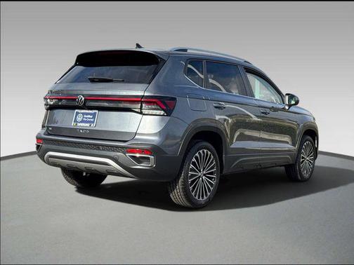 Platinum Gray Metallic 2025 Volkswagen Taos 1.5T SE