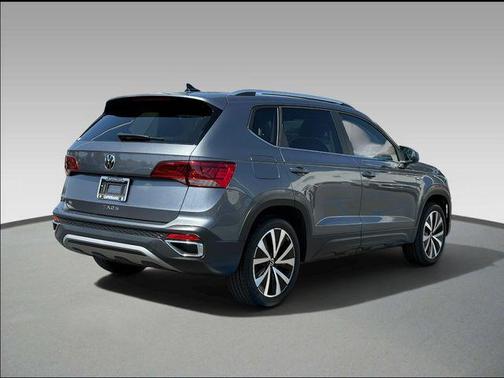Platinum Gray Metallic 2023 Volkswagen Taos 1.5T SE