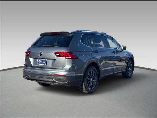 Platinum Gray Metallic 2023 Volkswagen Tiguan 2.0T SE