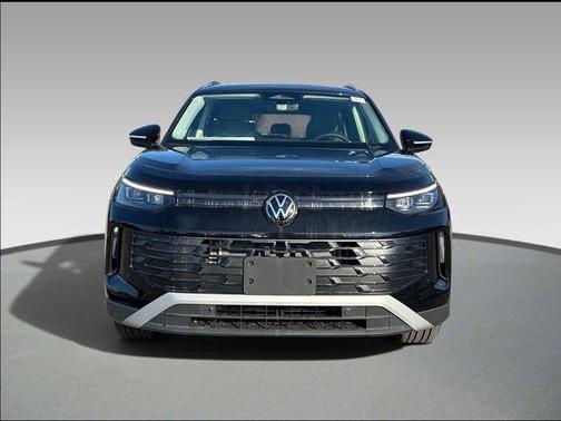 Deep Black 2026 Volkswagen Tiguan 2.0T SE