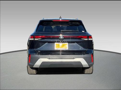 Deep Black 2026 Volkswagen Tiguan 2.0T SE