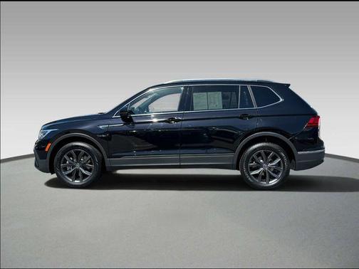 Deep Black 2023 Volkswagen Tiguan 2.0T SE