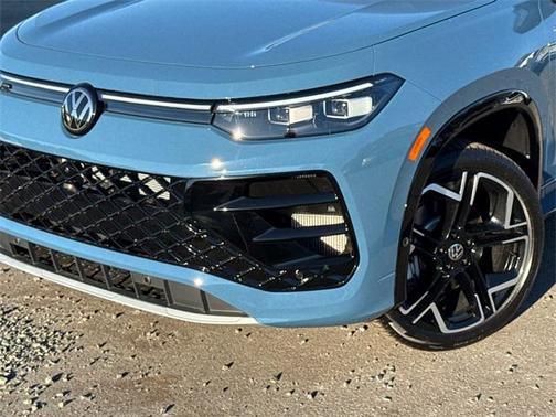 2026 Volkswagen Tiguan 2.0T SEL R-Line 4MOTION