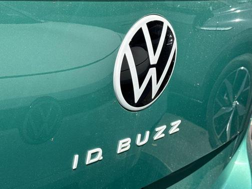 Mahi Green 2025 Volkswagen ID. Buzz 1st Edition