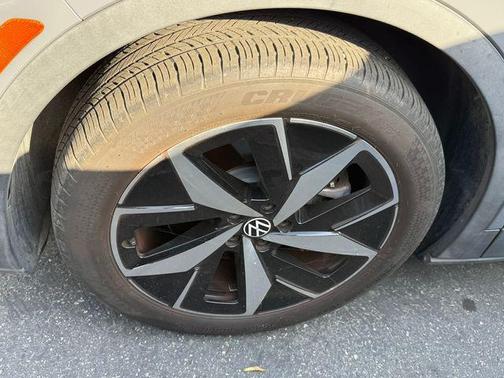 Deep Black Pearl 2023 Volkswagen ID.4 S