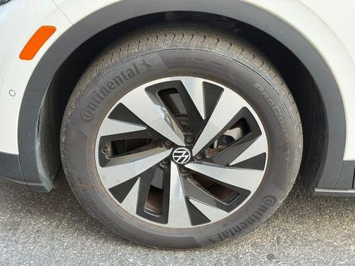 Pure White 2025 Volkswagen ID.4 Pro