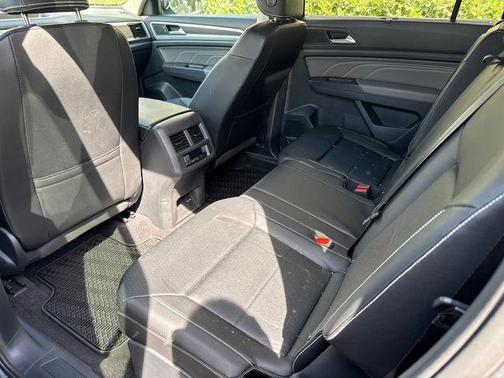 Platinum Gray Metallic 2023 Volkswagen Atlas 3.6L SE w/Technology