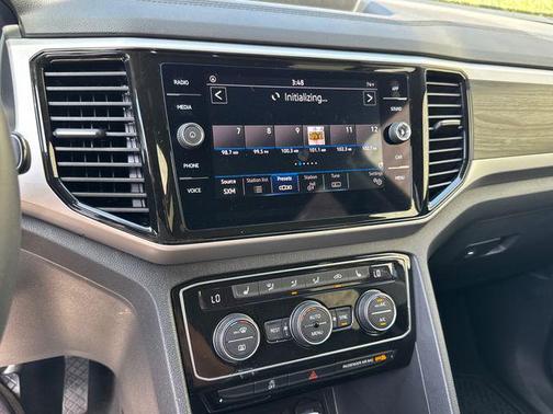 Platinum Gray Metallic 2023 Volkswagen Atlas 3.6L SE w/Technology